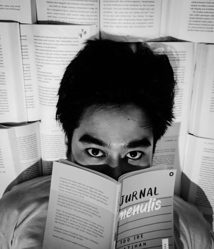Eriga Syifaudin Al Mansur awalnya menjadi SEO Specialist secara freelance sekarang full time menjadi SEO Specialist sambil membaca buku yang dia sedang sukai